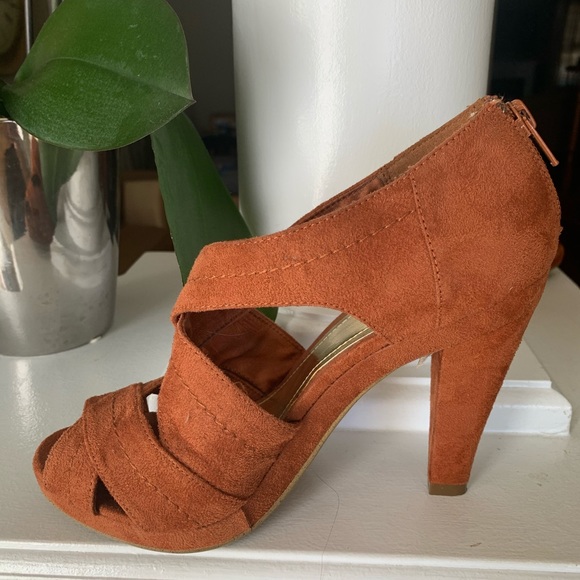 H&M Shoes Size 7 in excellent condition - Picture 2 of 4